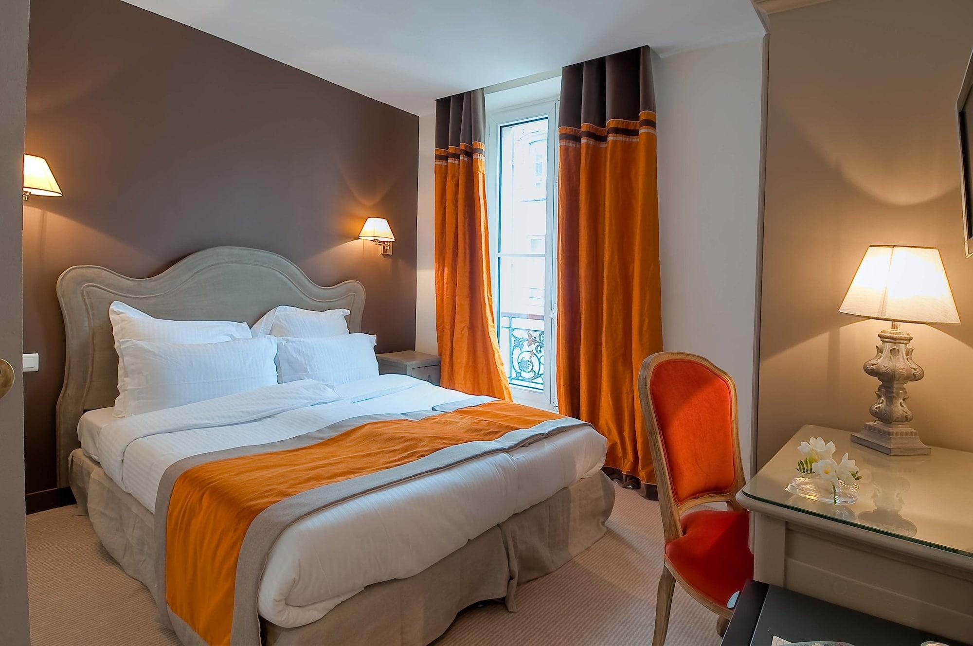 Cluny Square Hotel