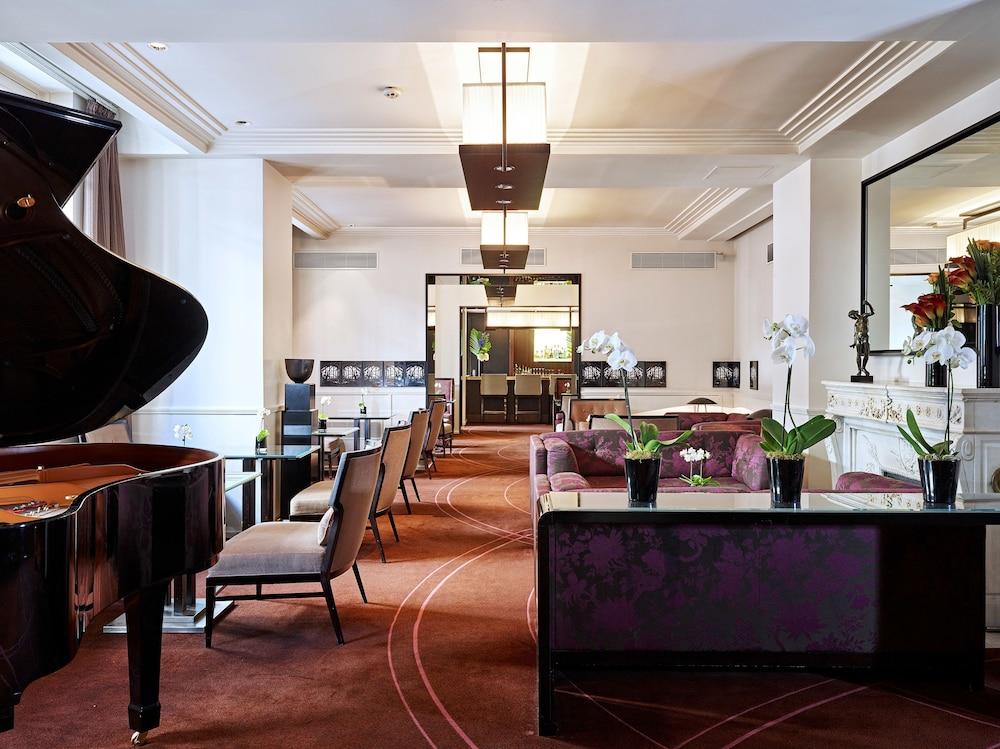 Hotel La Tremoille 3*