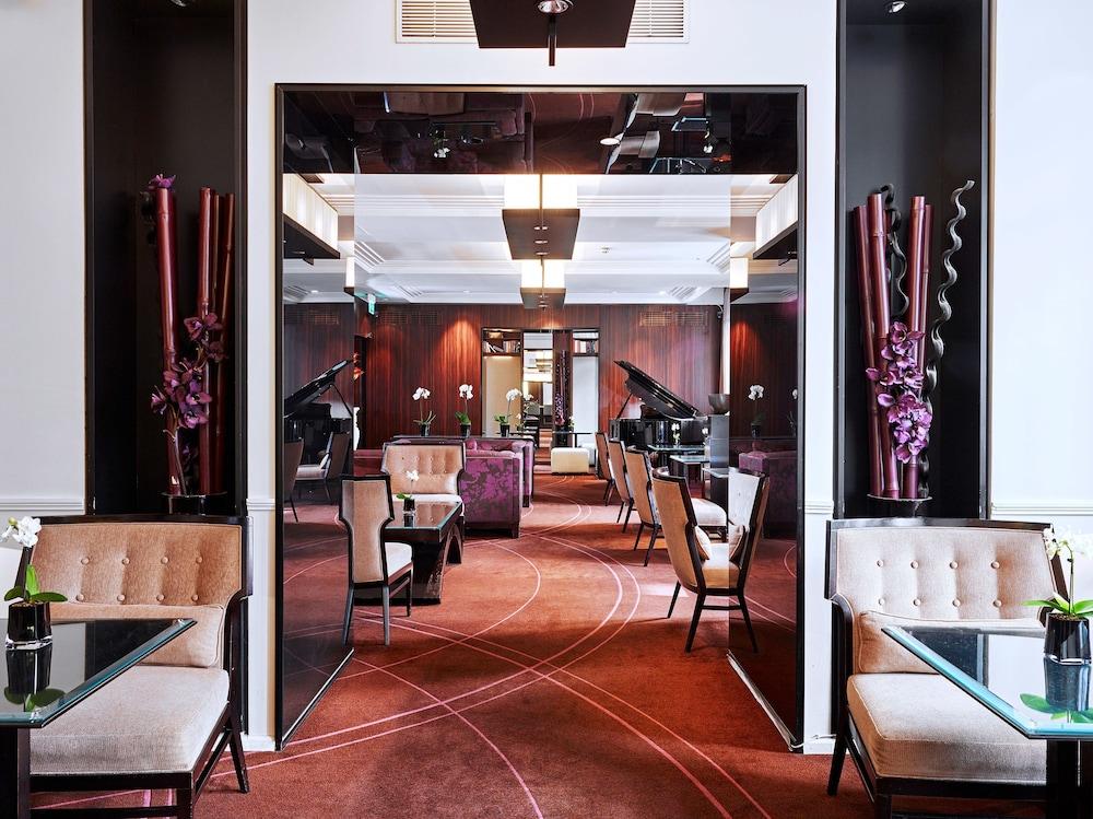 Hotel La Tremoille Paris