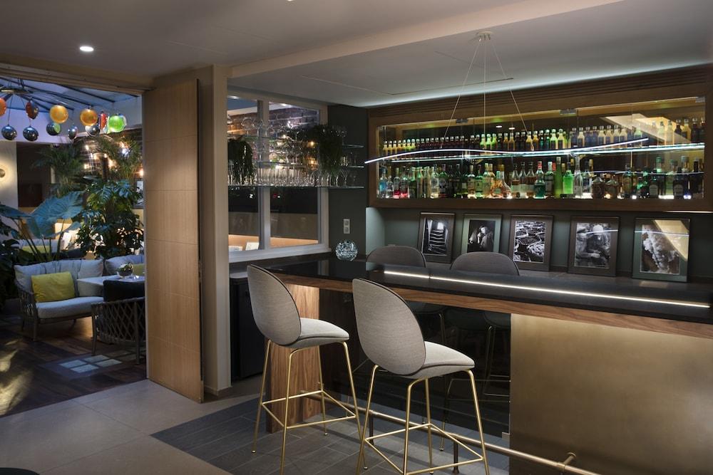Le Six 4* Paris