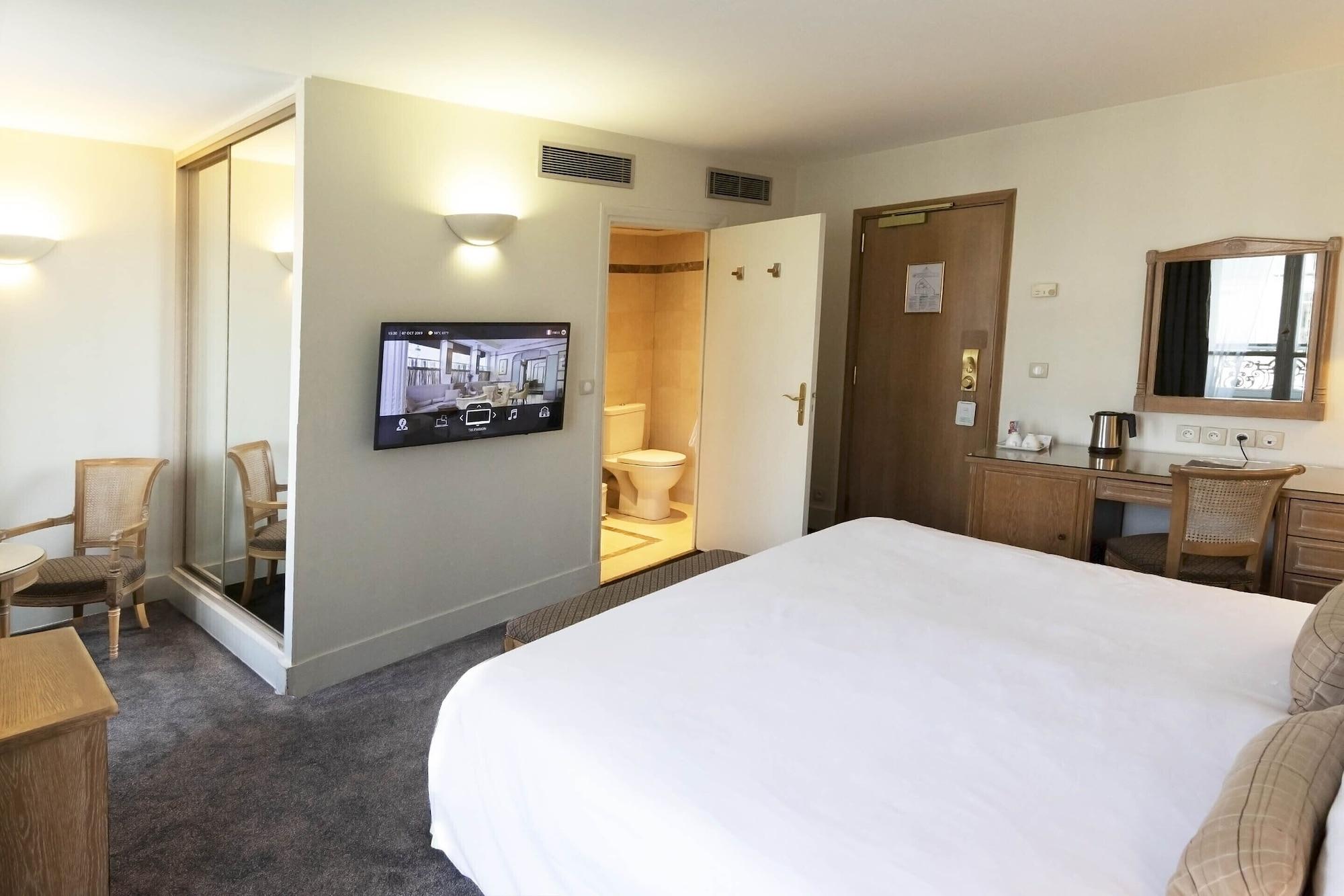 Hotel Royal Champs Elysees Paris