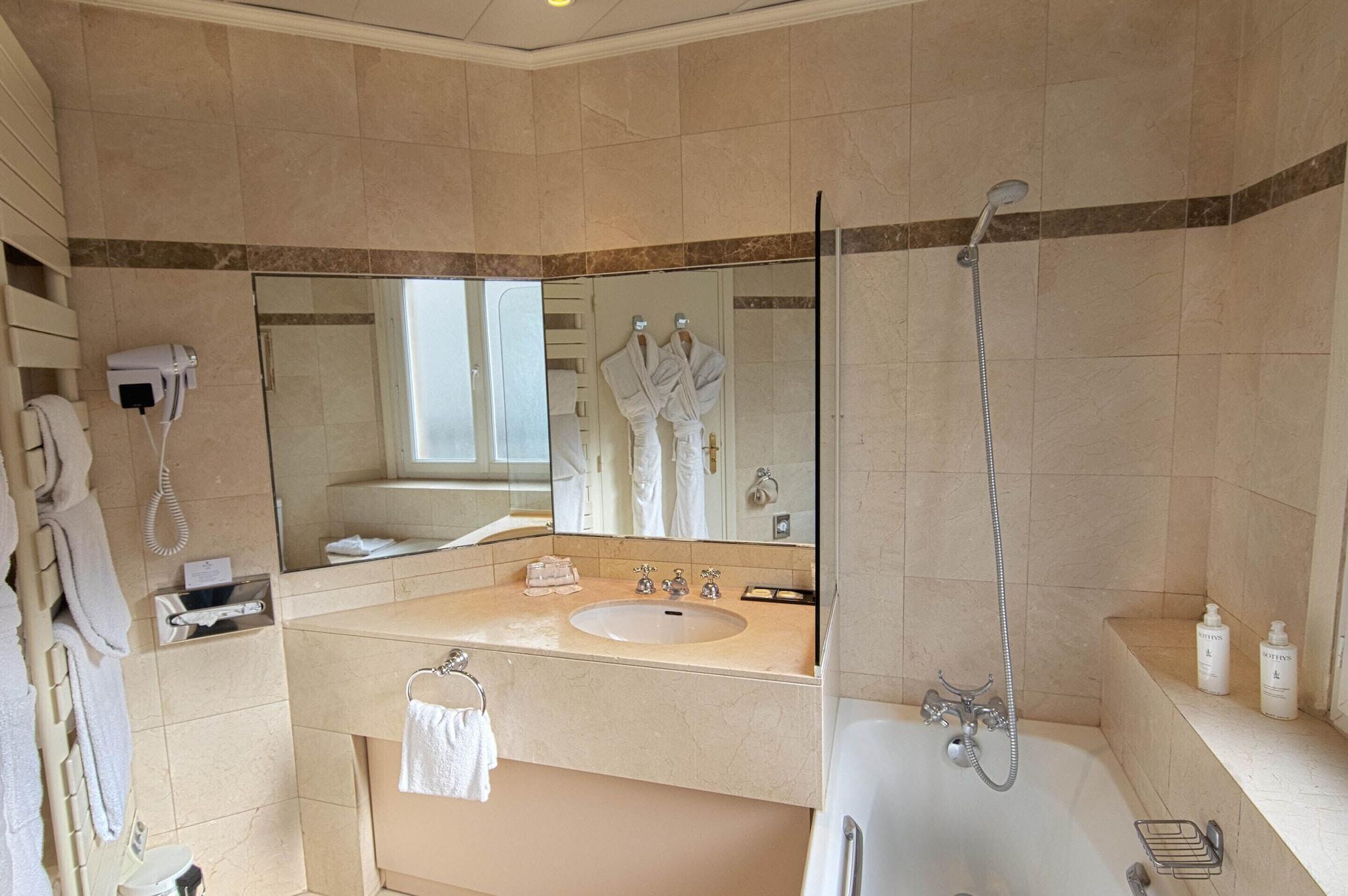 Hotel Royal Champs Elysees 4*