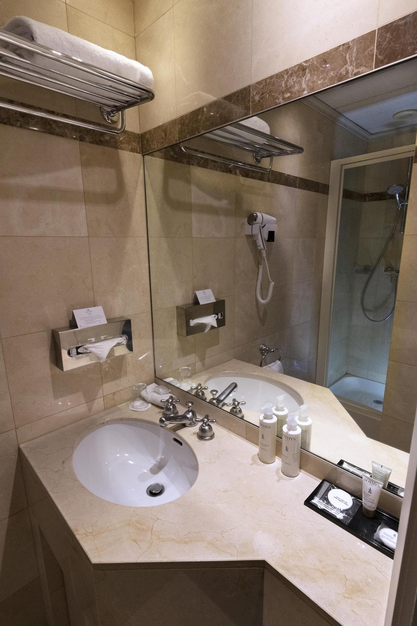 Hotel Royal Champs Elysees Paris