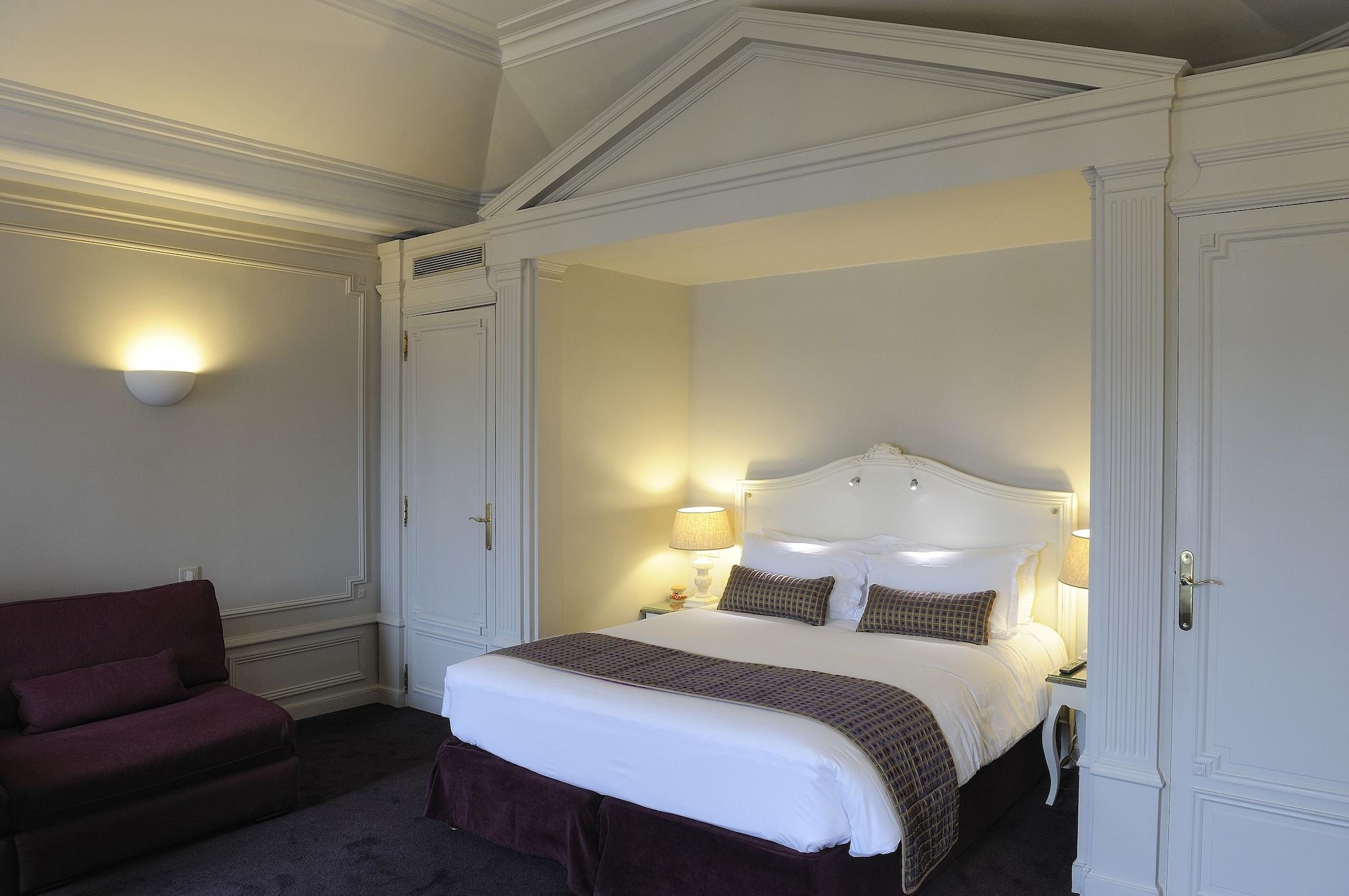 Hotel Royal Champs Elysees 4*
