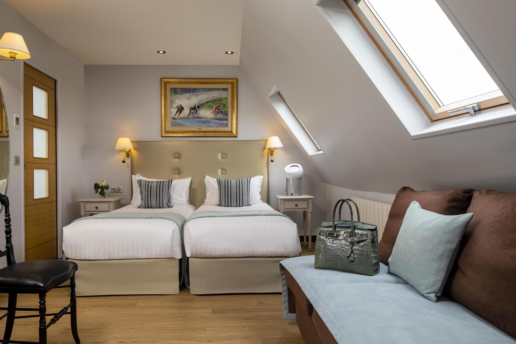 Hotel Plaza Elysees Paris
