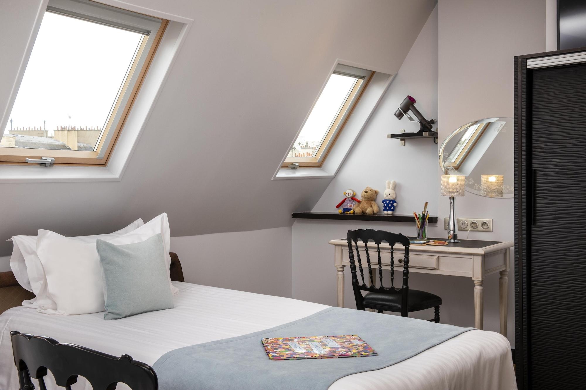 Plaza Elysees 4* Paris
