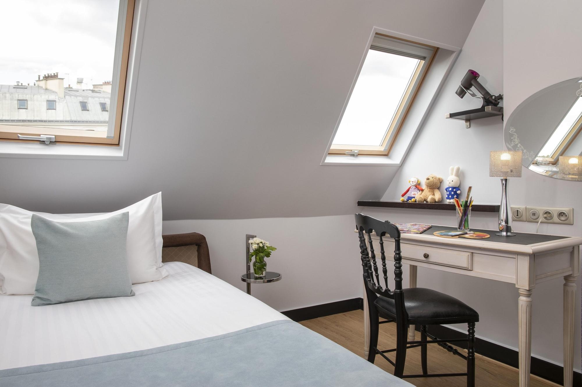 Hotel Plaza Elysees 4*