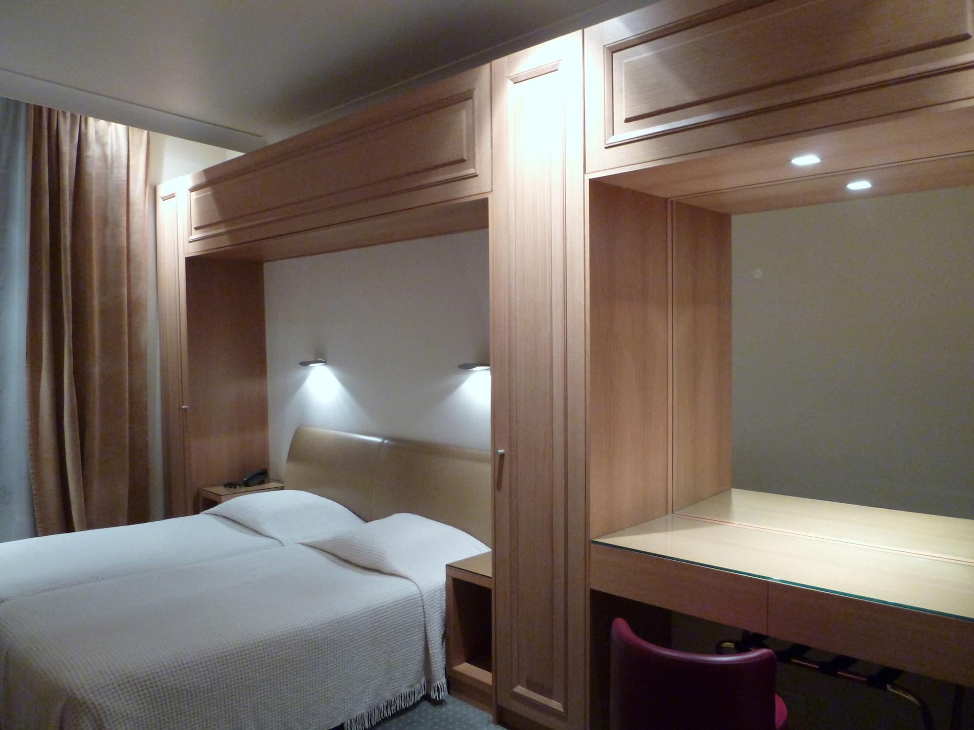 Du Vieux Marais Hotel 3*