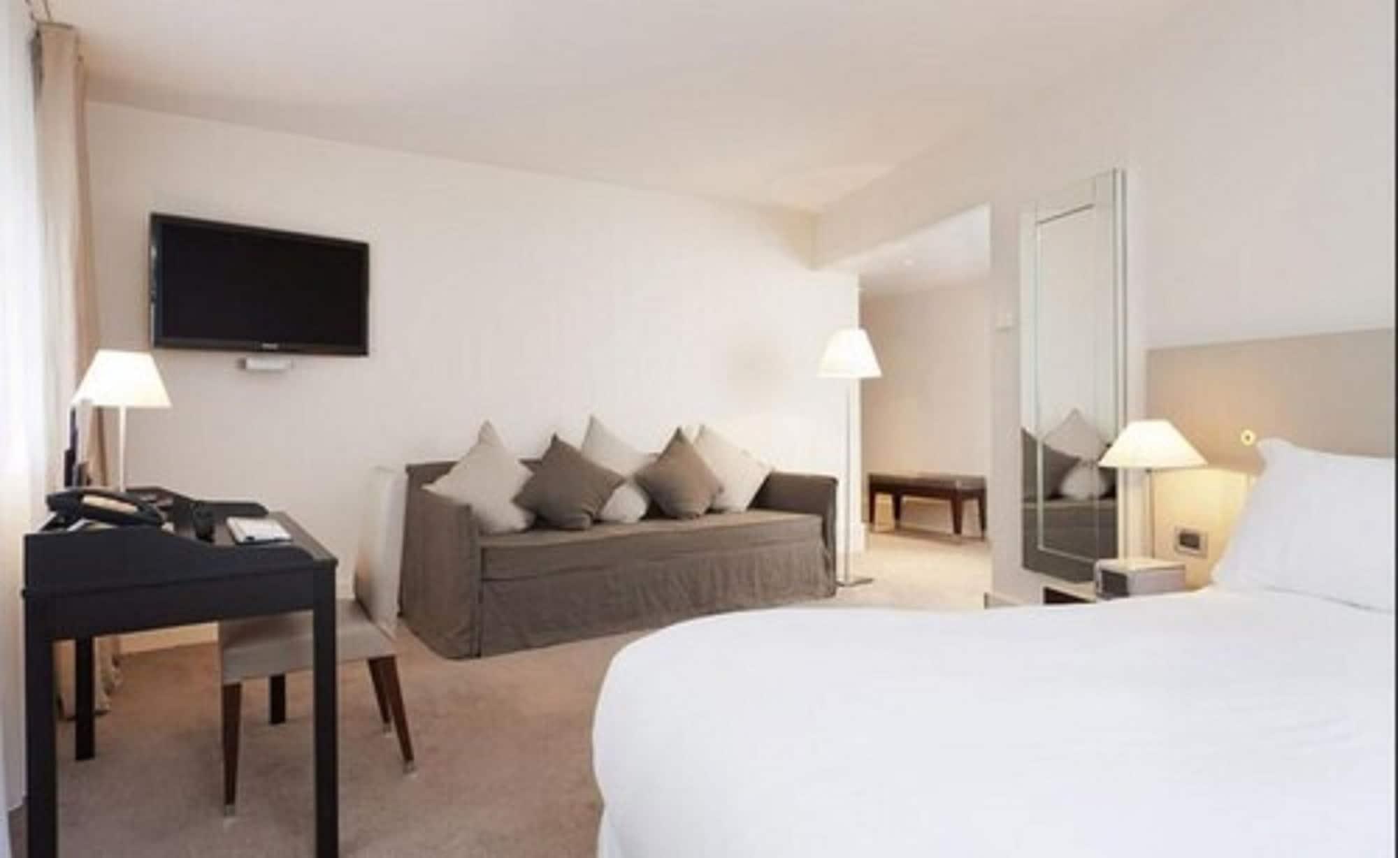 La Maison Champs Elysees Hotel