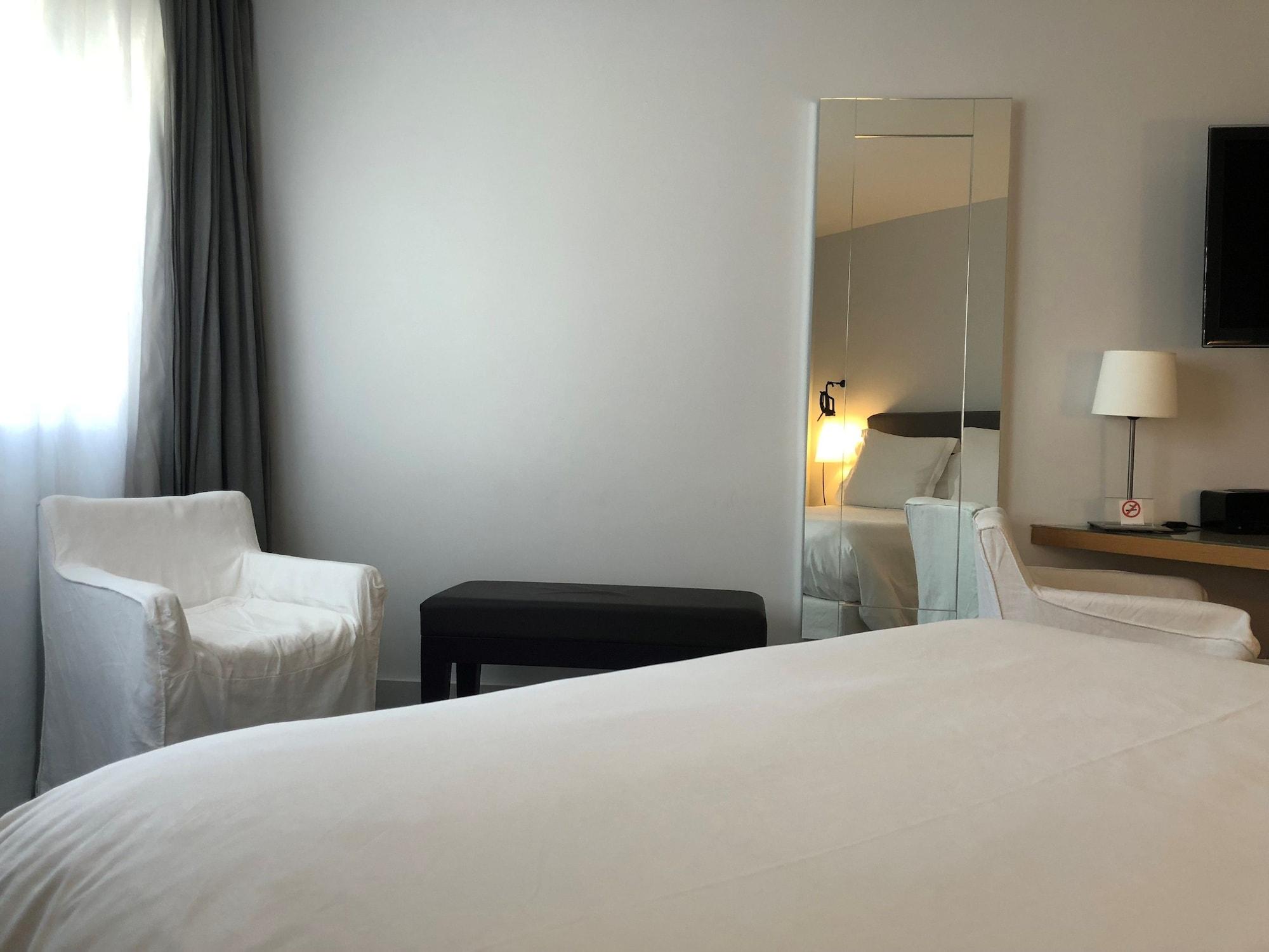 Hotel La Maison Champs Elysées Paris