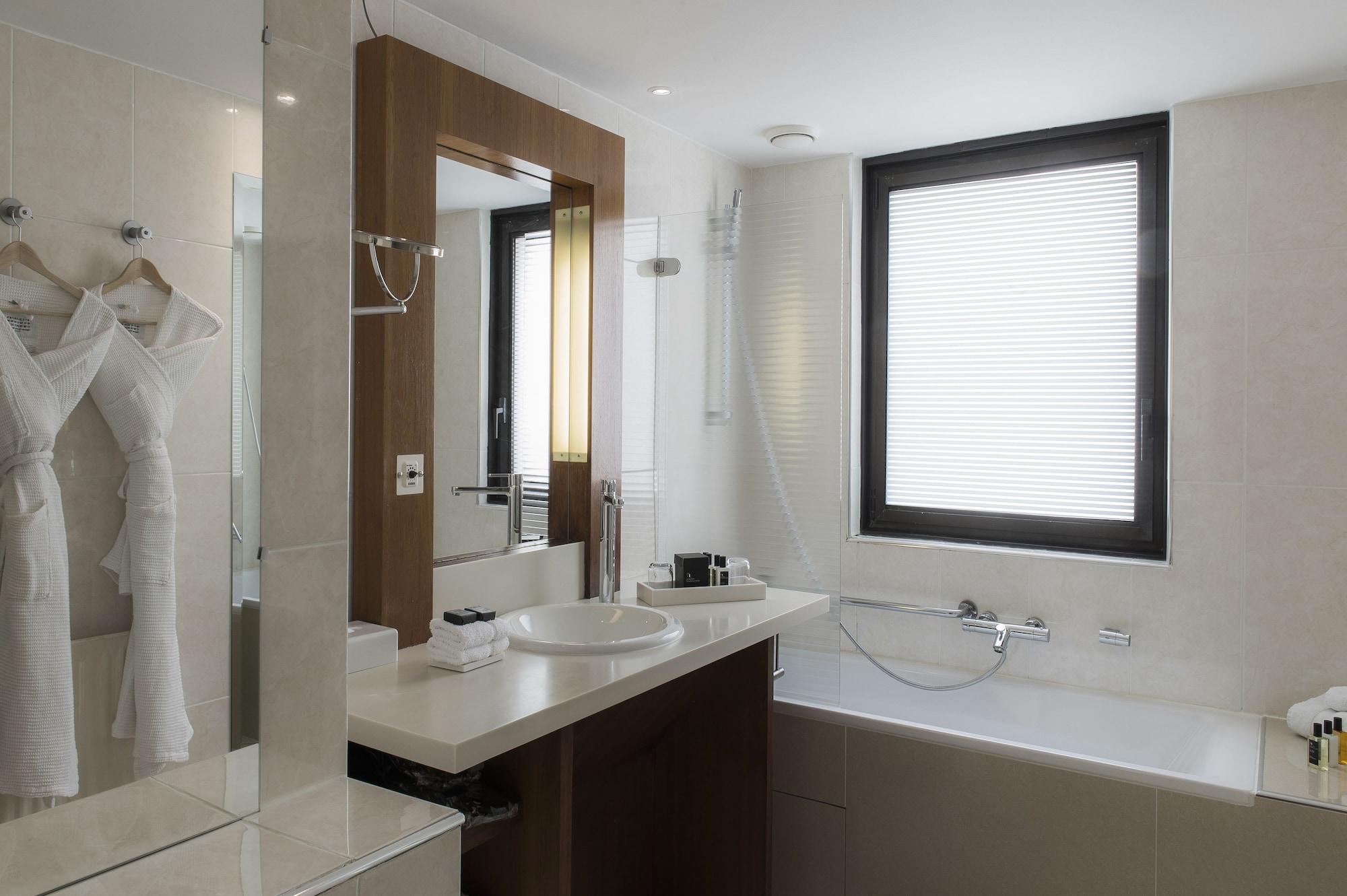 La Maison Champs Elysees 5* Paris