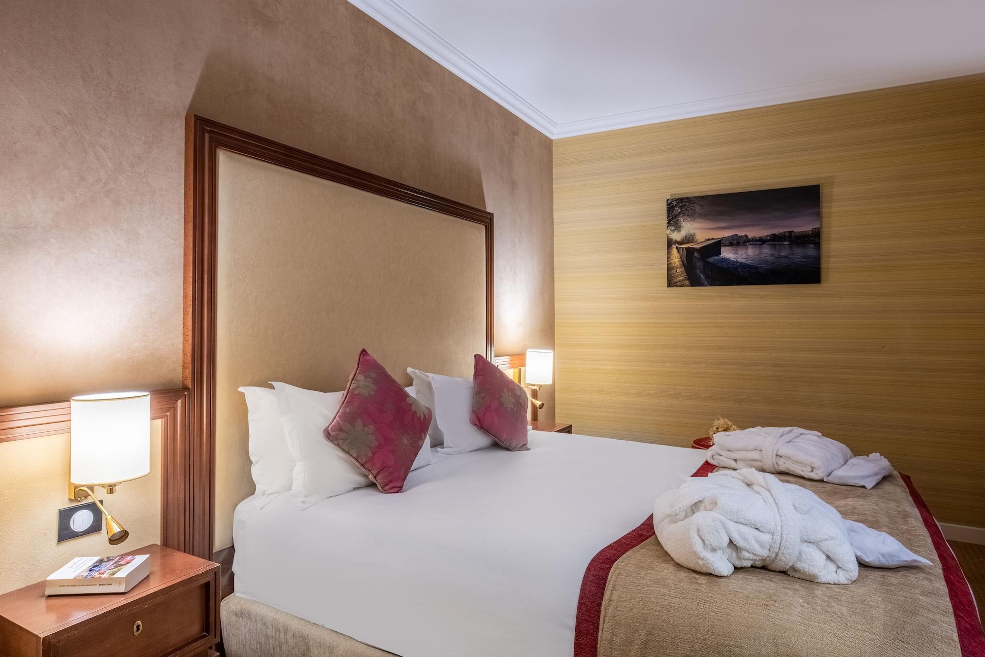 85 Saint Honore 3* Paris