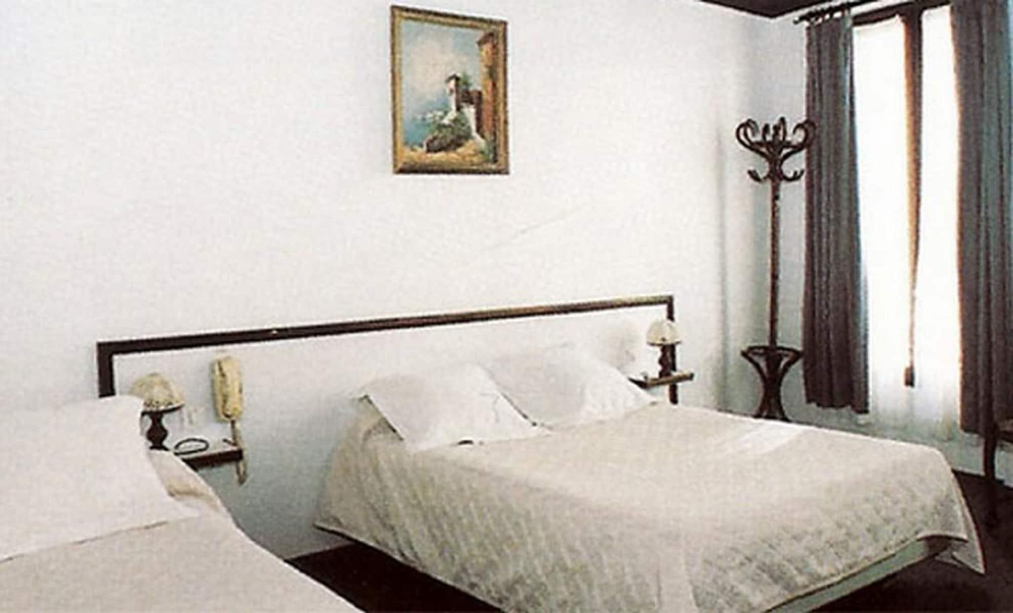 Avenir Hotel 2*