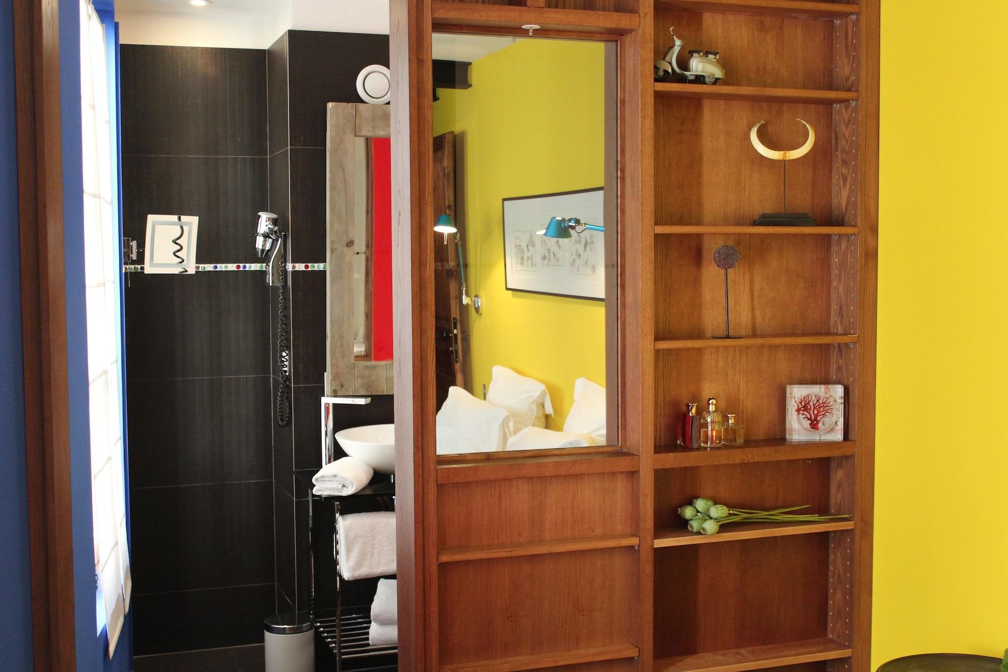 Du Prince De Conti Hotel 3*