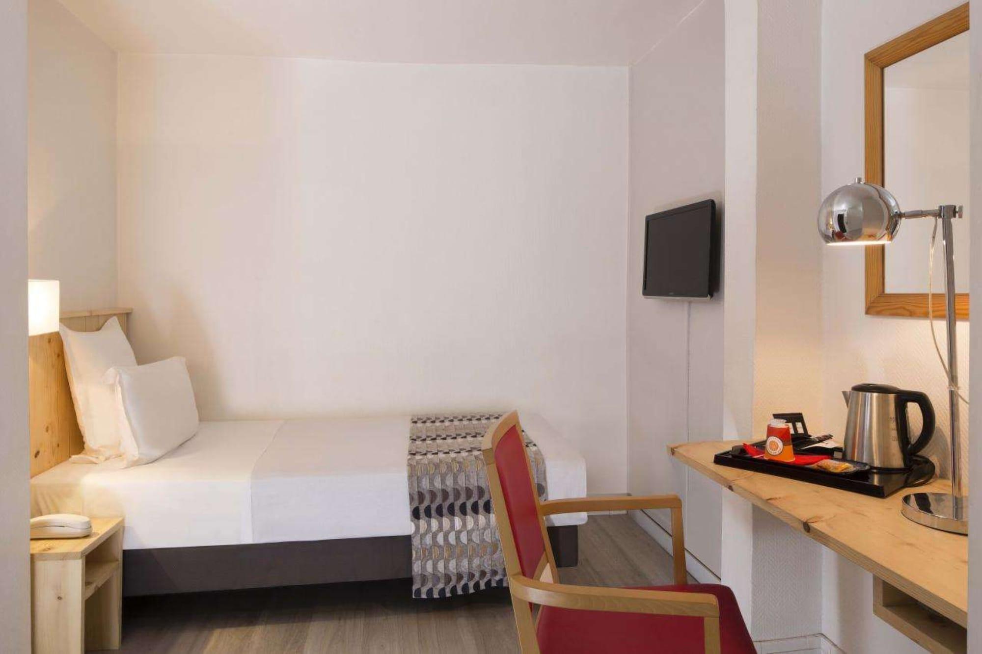 Hotel Le Compostelle Paris