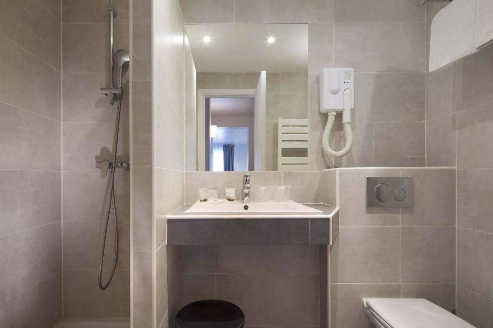 Hotel Le Compostelle Paris