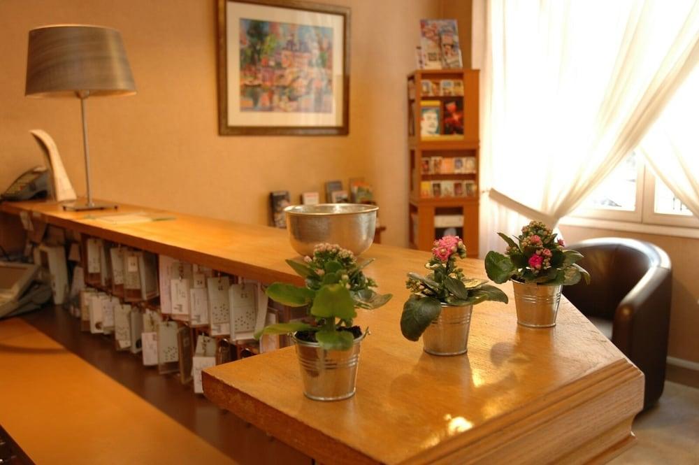 Hotel Le Compostelle Paris