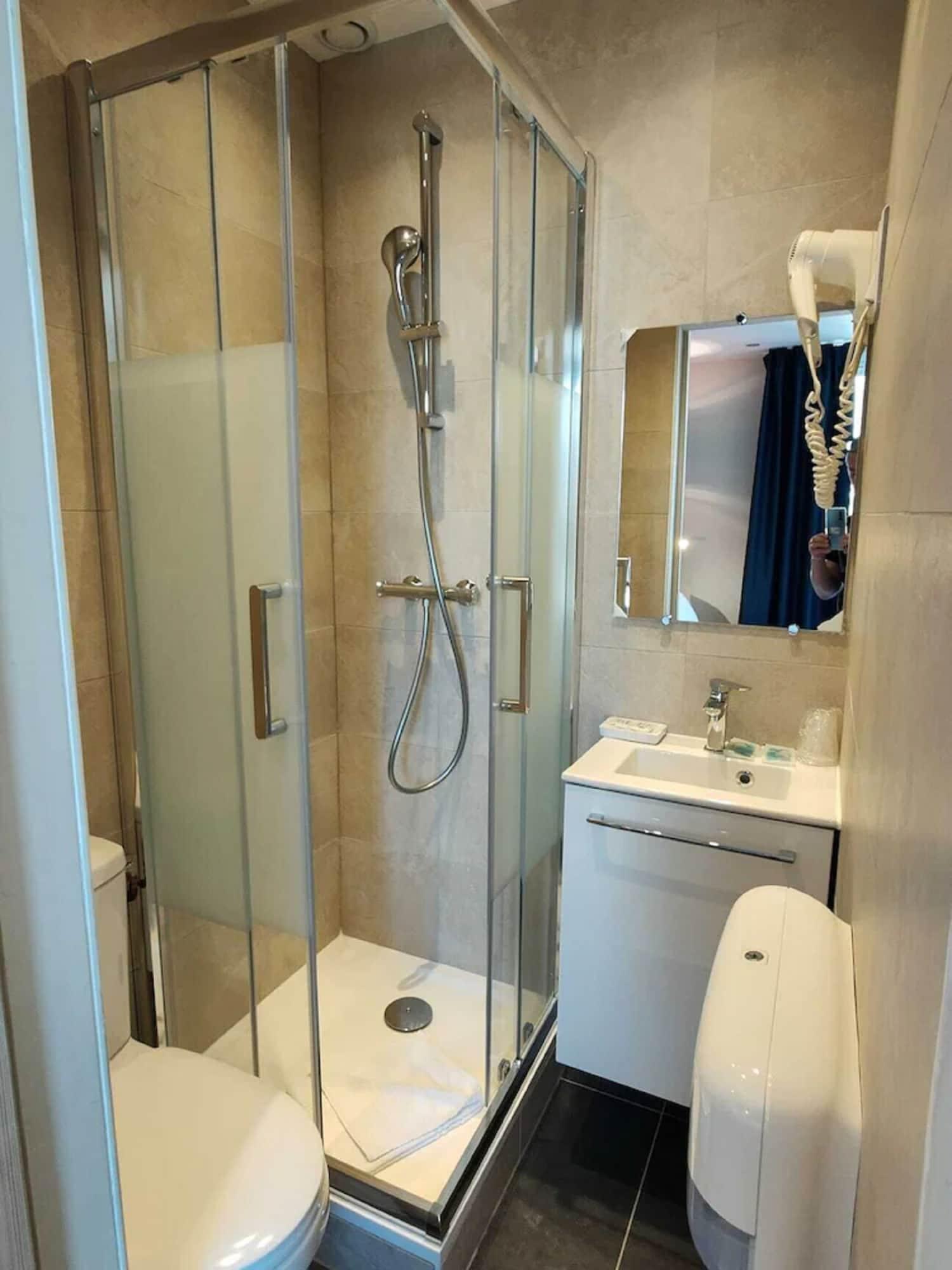Hotel Modern Est 2*