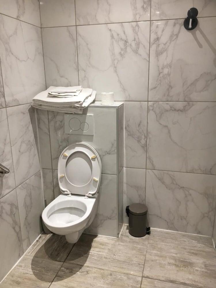 Hotel Maubeuge Gare Du Nord 2*