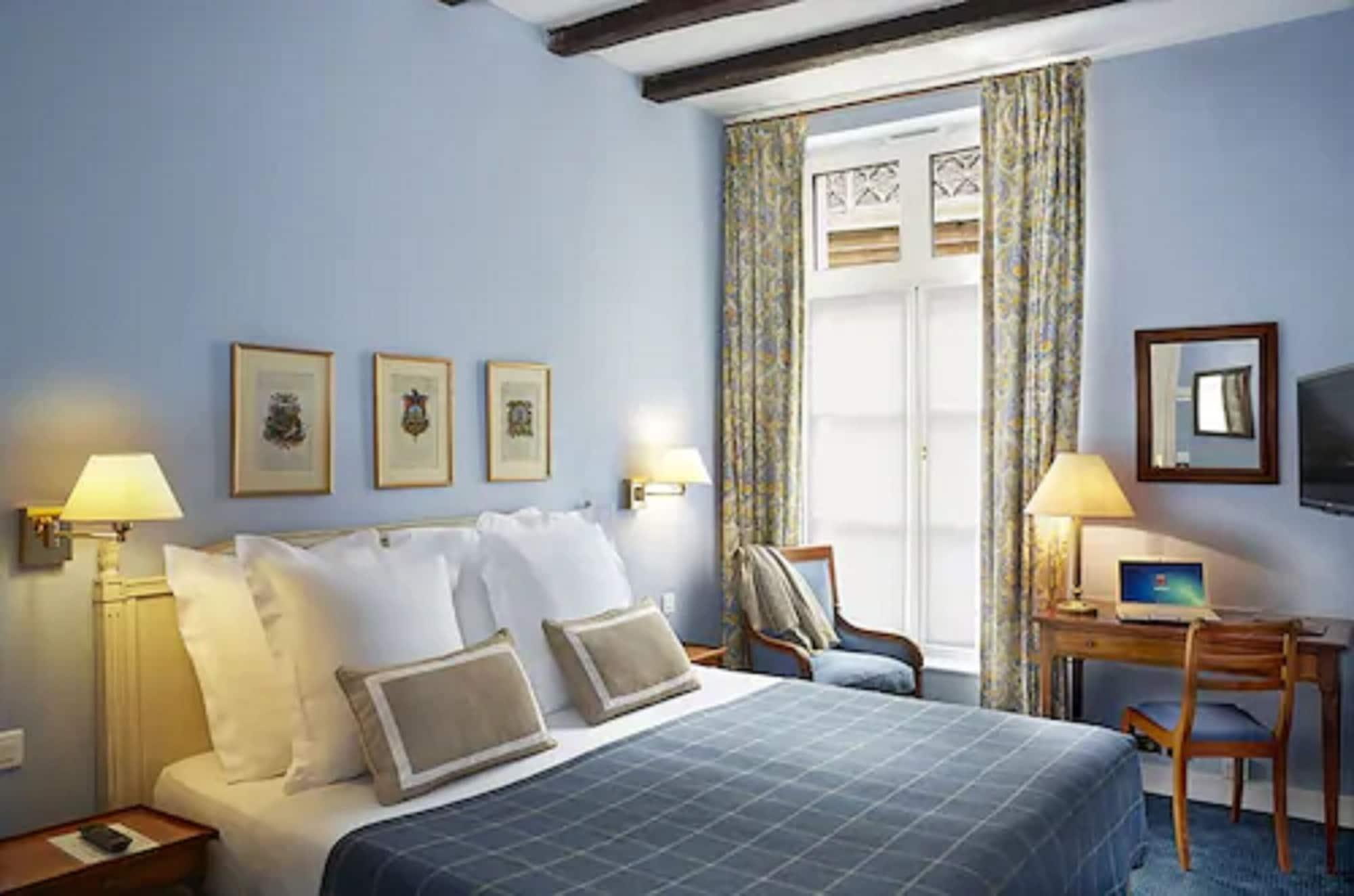 Relais Du Louvre 4*
