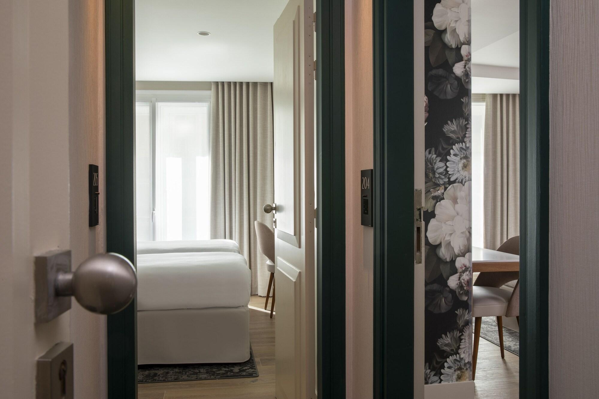 Des Champs-elysées Hotel 4*