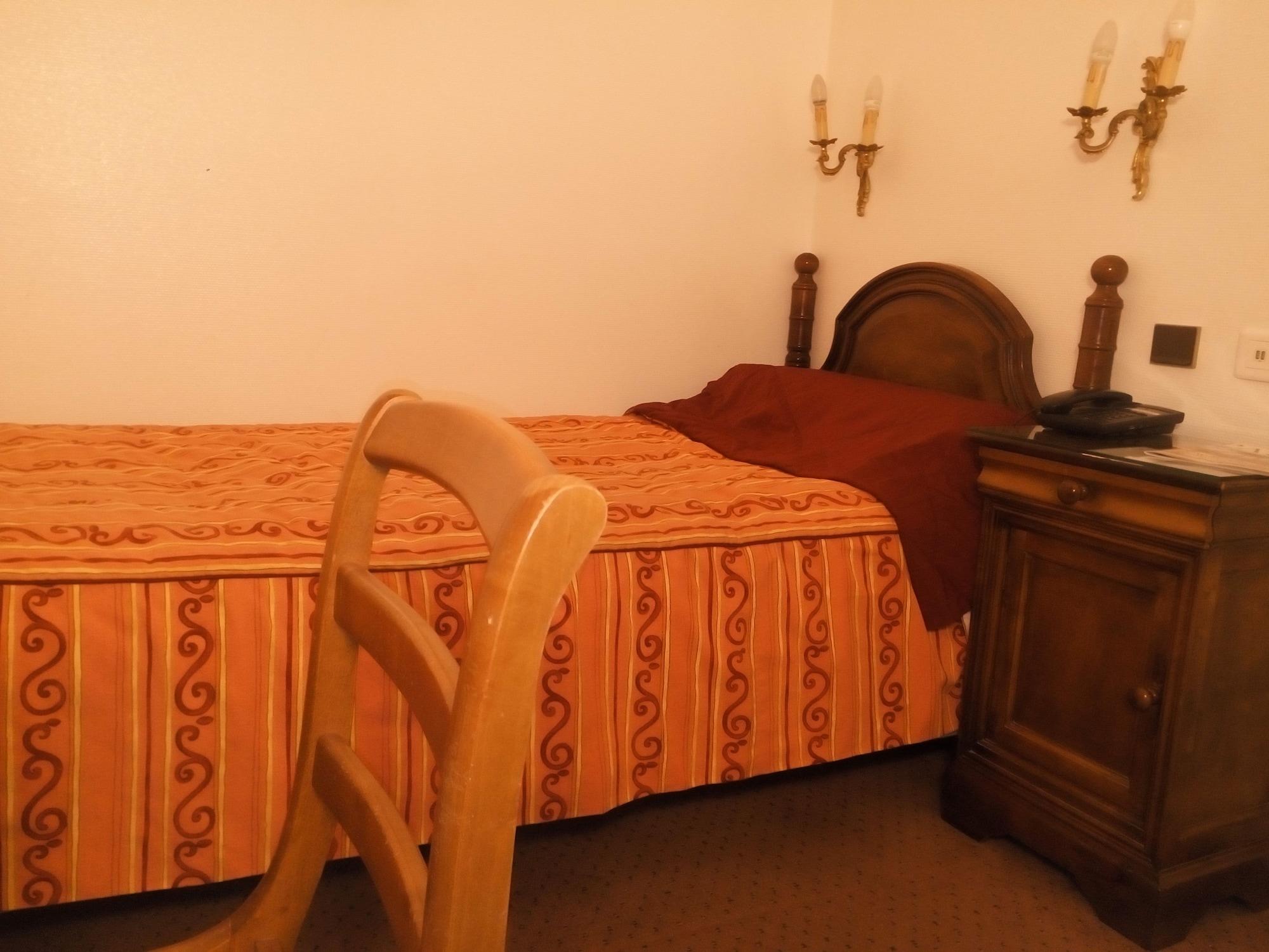 La Sanguine Hotel 2*