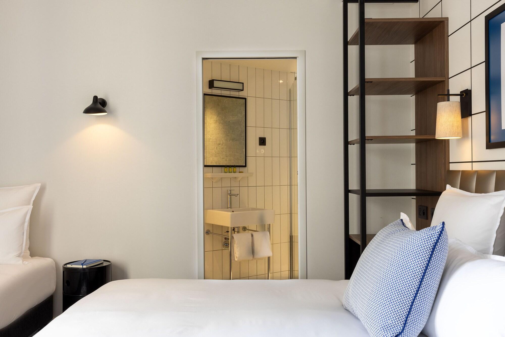 Moderniste 4*