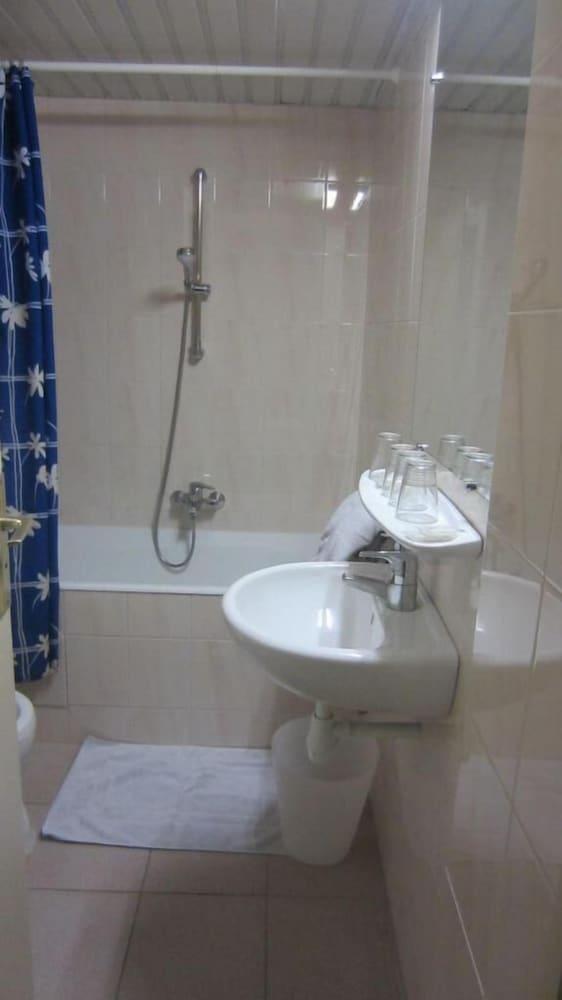 Hotel Jarry Confort Paris