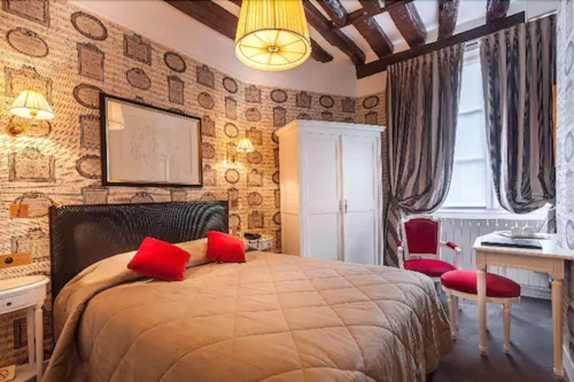 Hotel Grand De L'univers Saint-germain