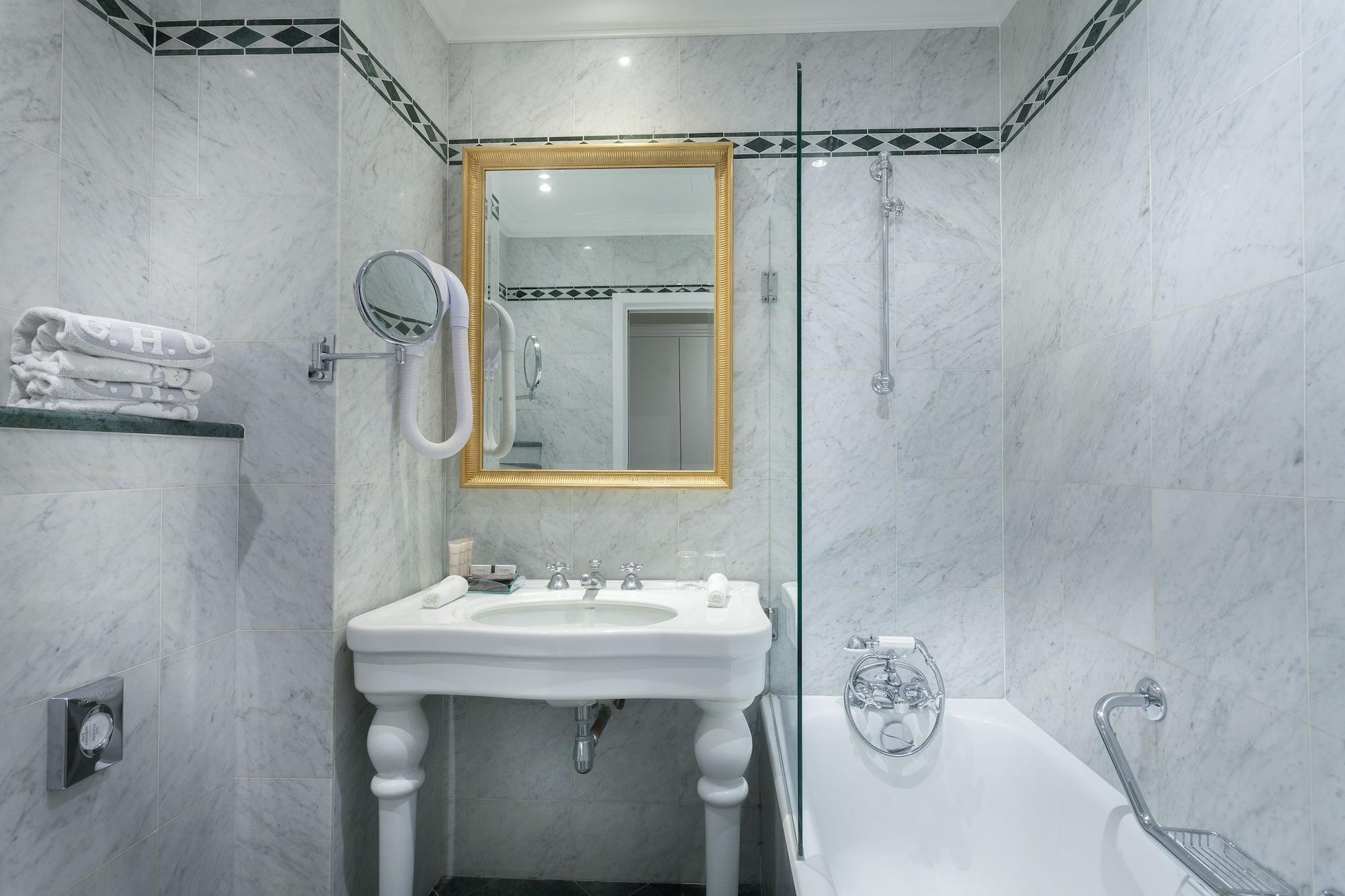 Hotel Grand De L'univers Saint-germain 3*