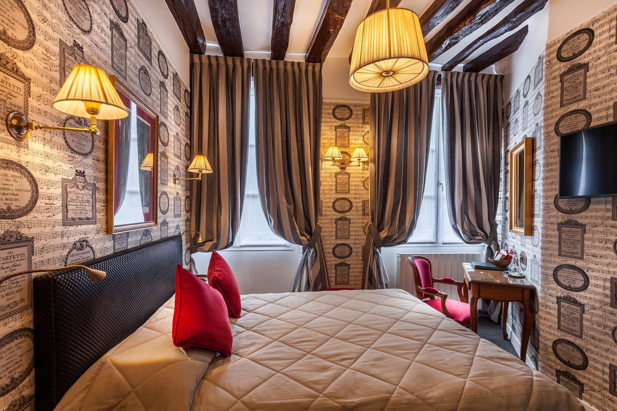 Hotel Grand De L'univers Saint-germain 3*