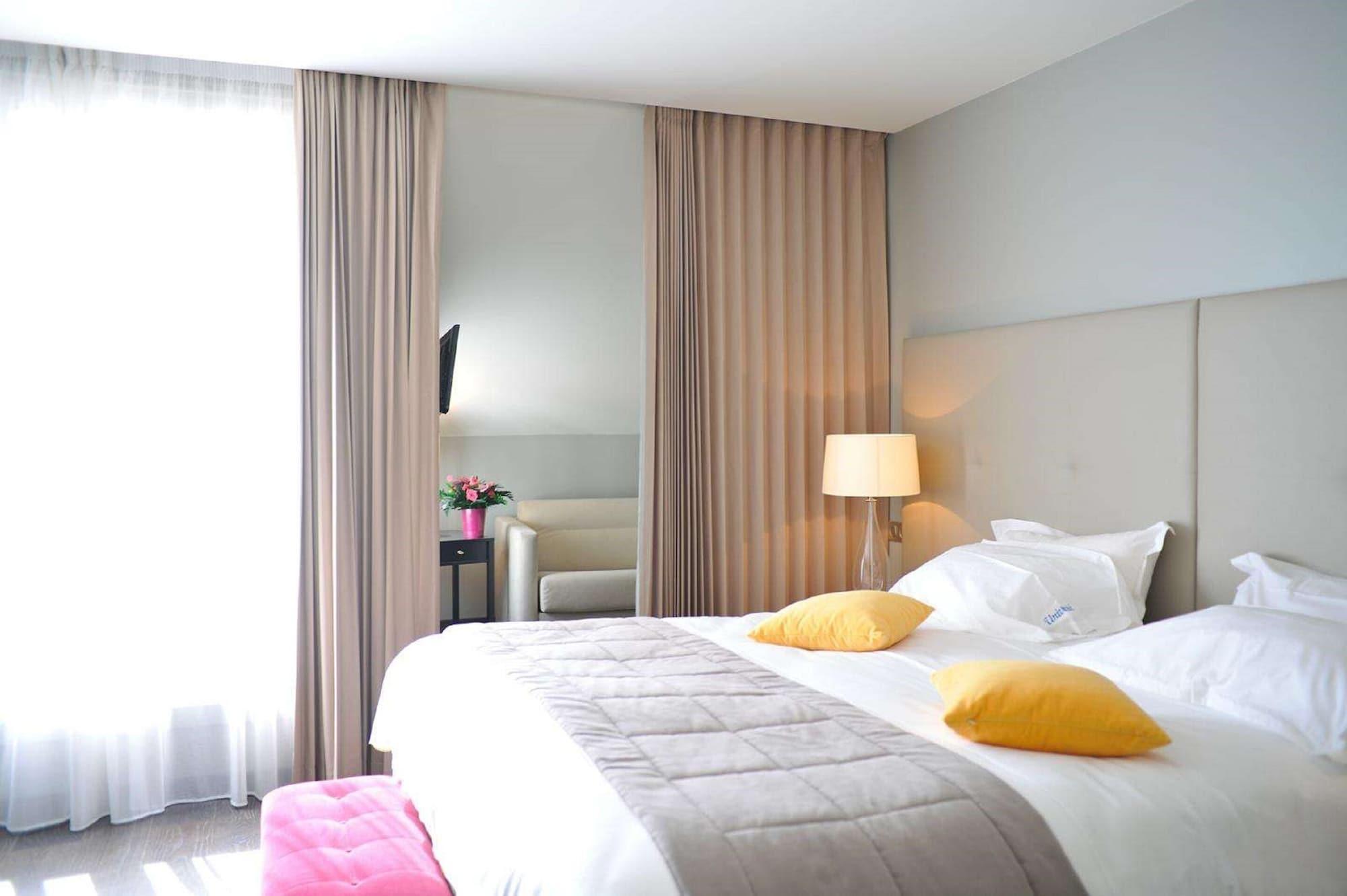 Hotel De L'universite 3*