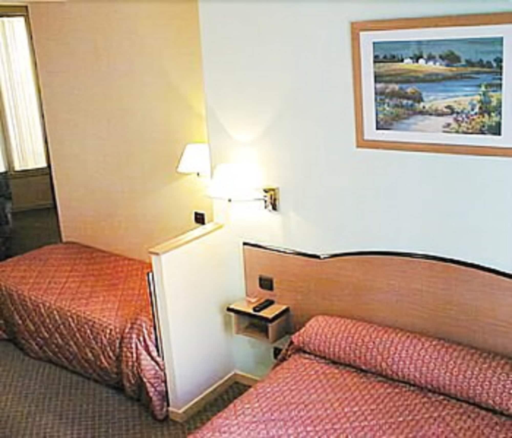 Ferney Republique Hotel *