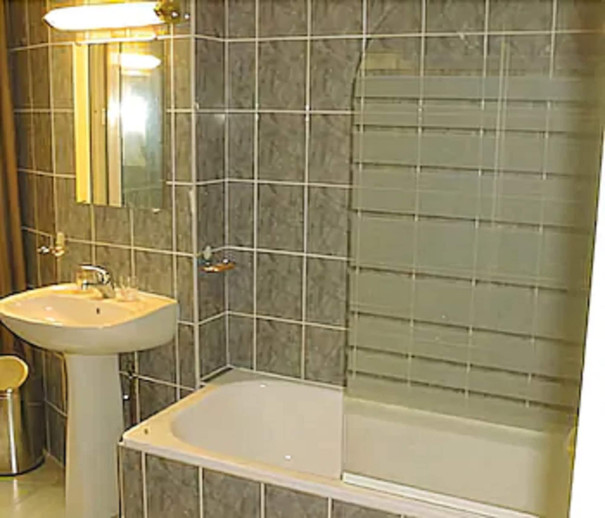 Ferney Republique Hotel