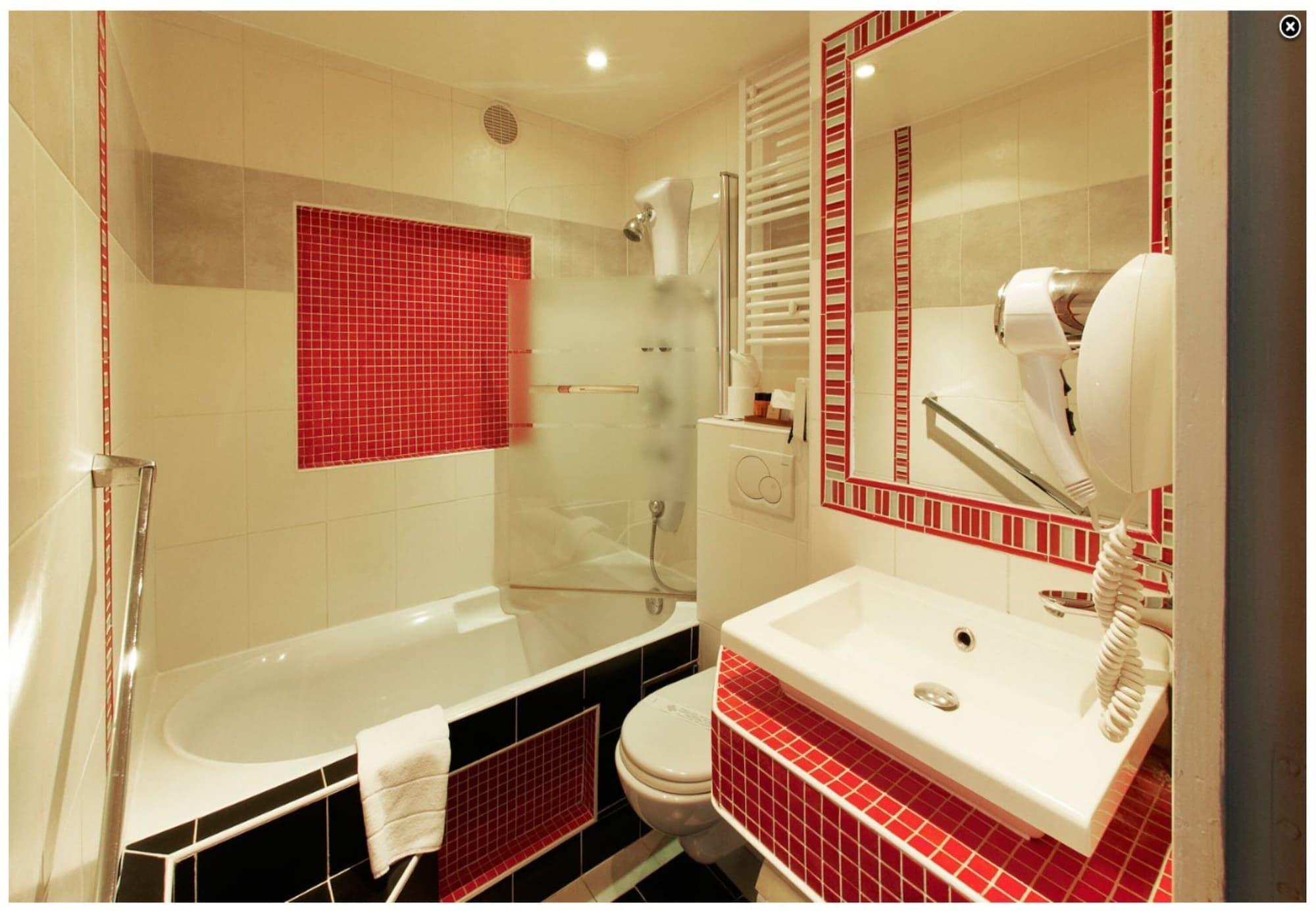 Poussin Hotel 3*