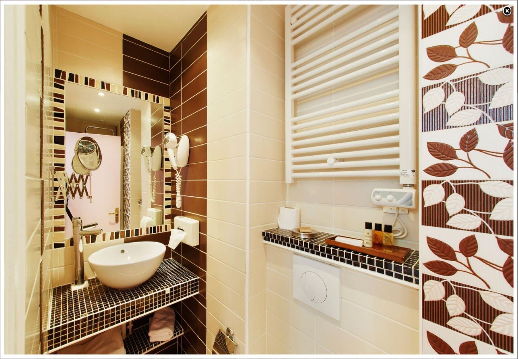 Hotel Poussin 3*