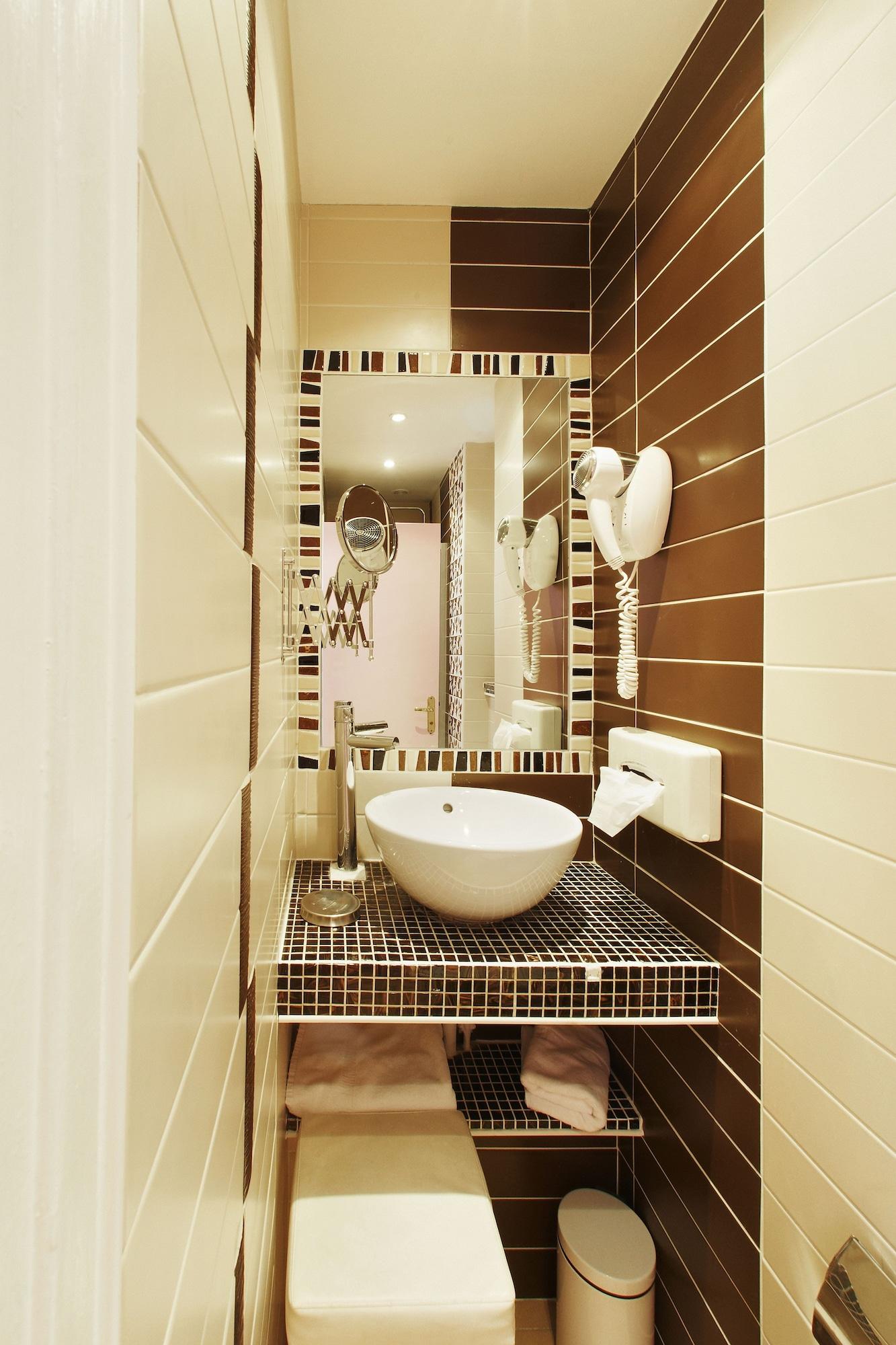 Poussin Hotel 3*