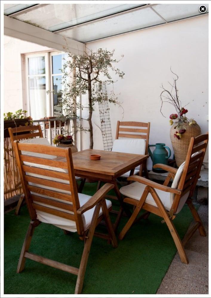 Poussin Hotel