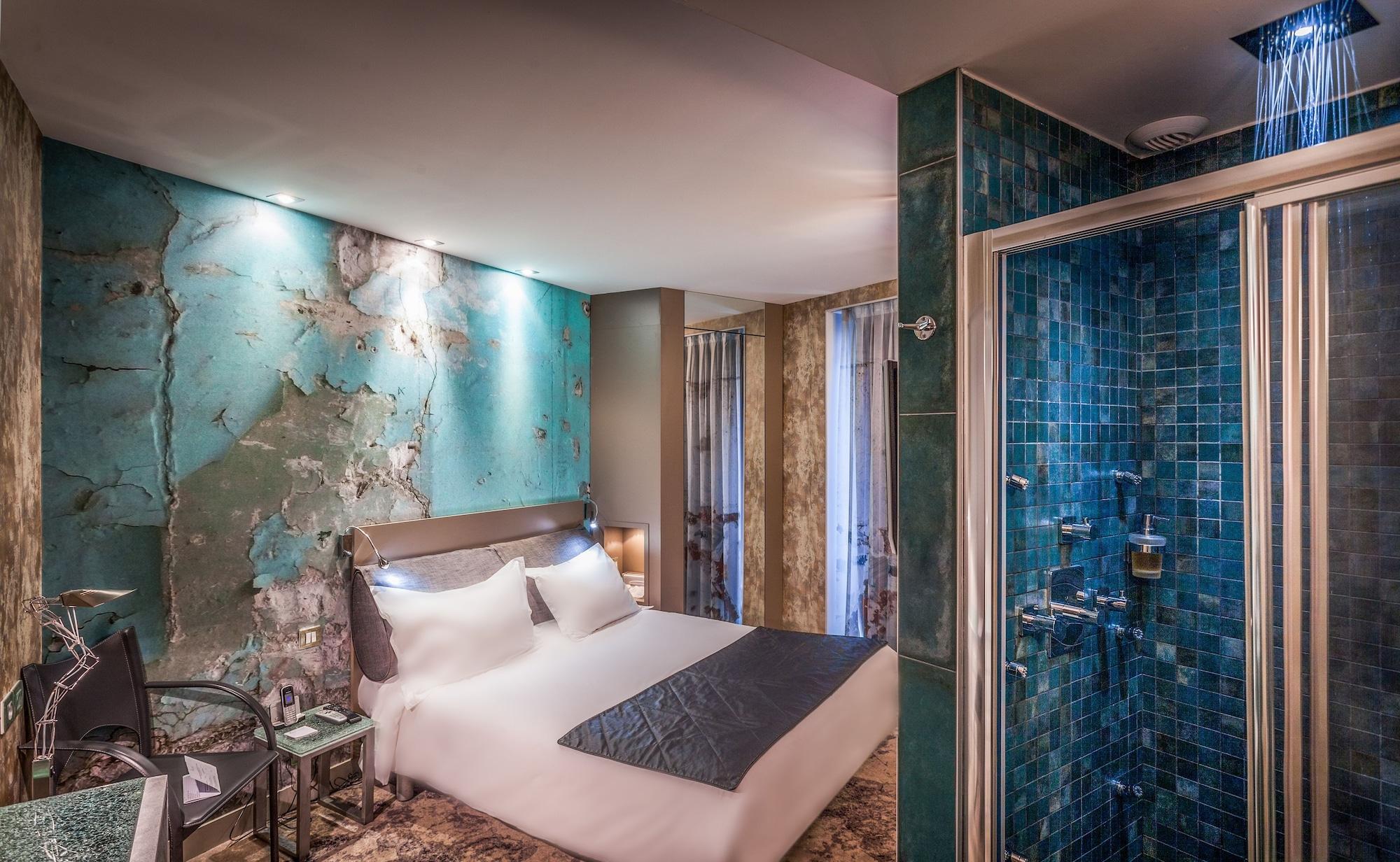 Apostrophe Hotel