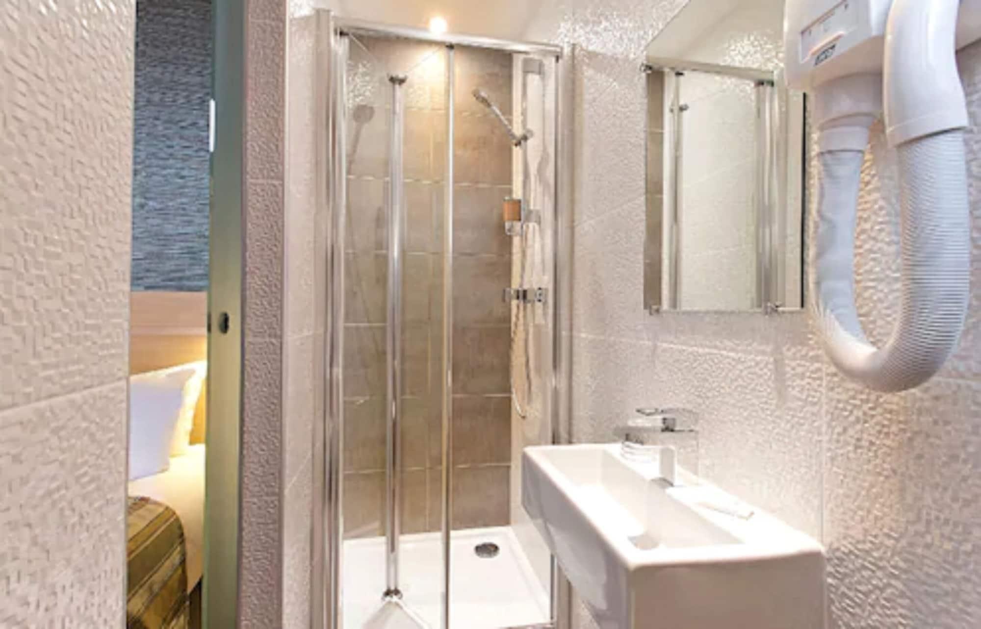 Des Pavillons Hotel Paris