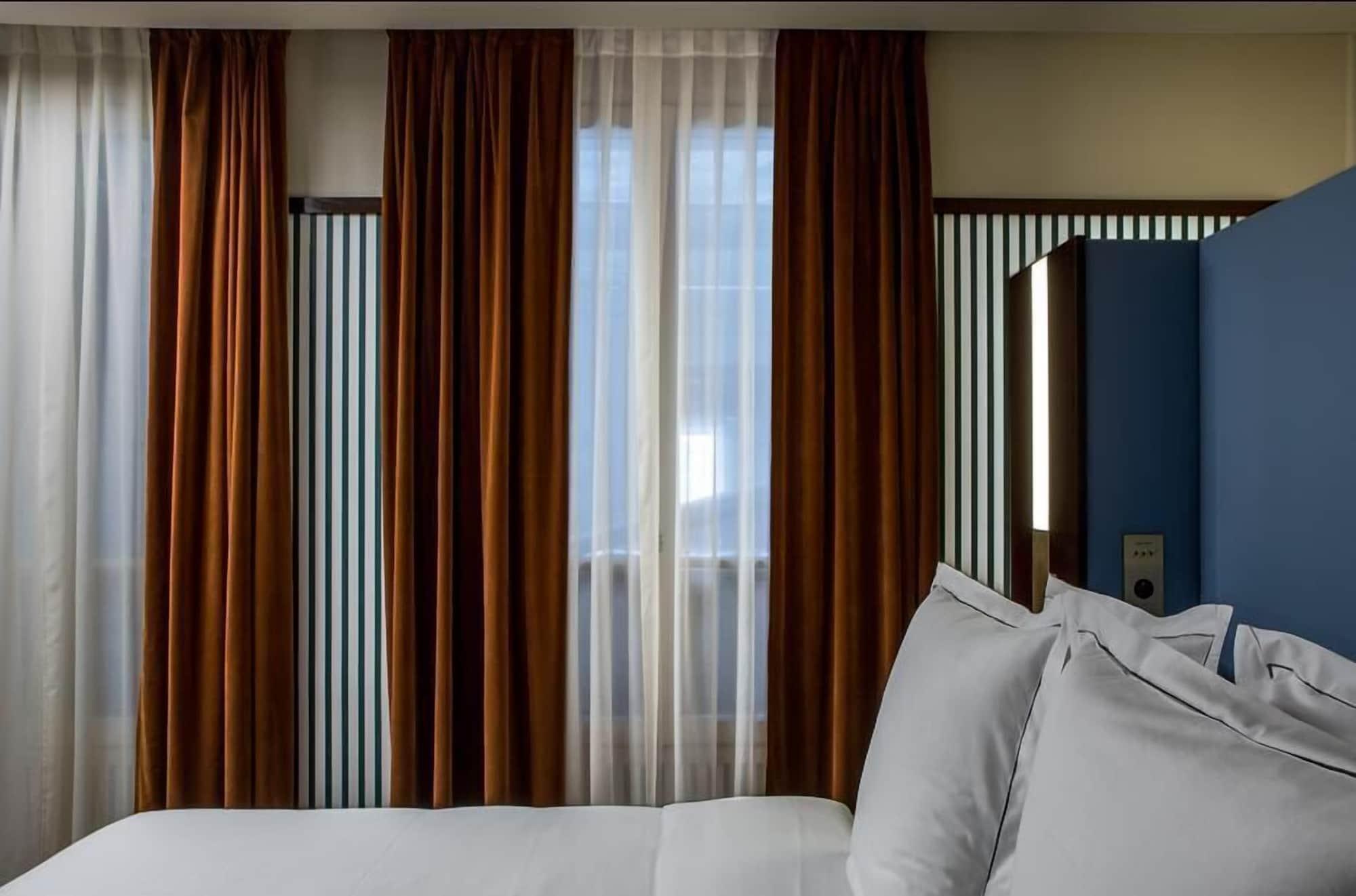 Du Rond-point Des Champs-elysees - Esprit De France Hotel