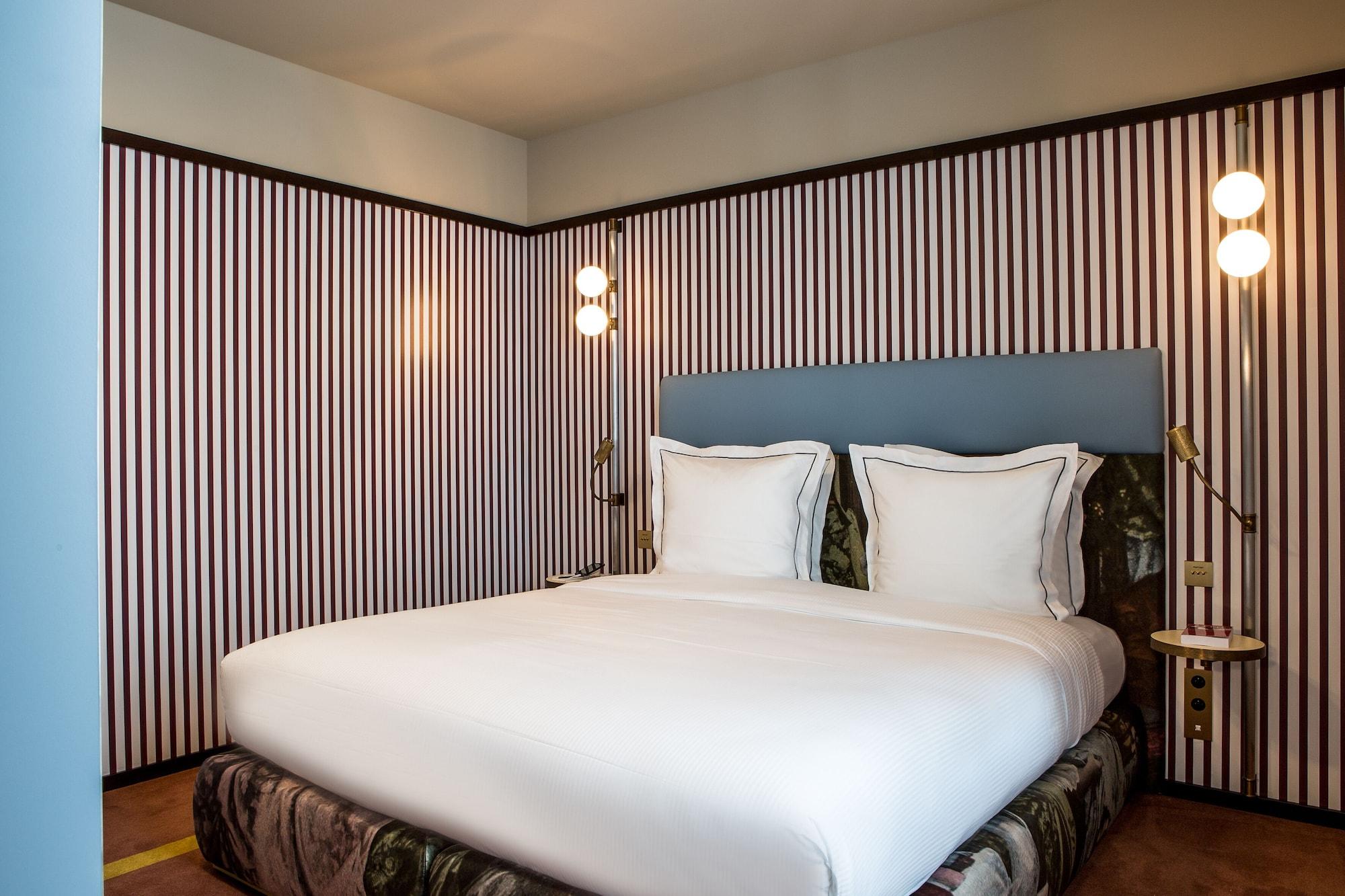 Du Rond-point Des Champs-elysees - Esprit De France 4*