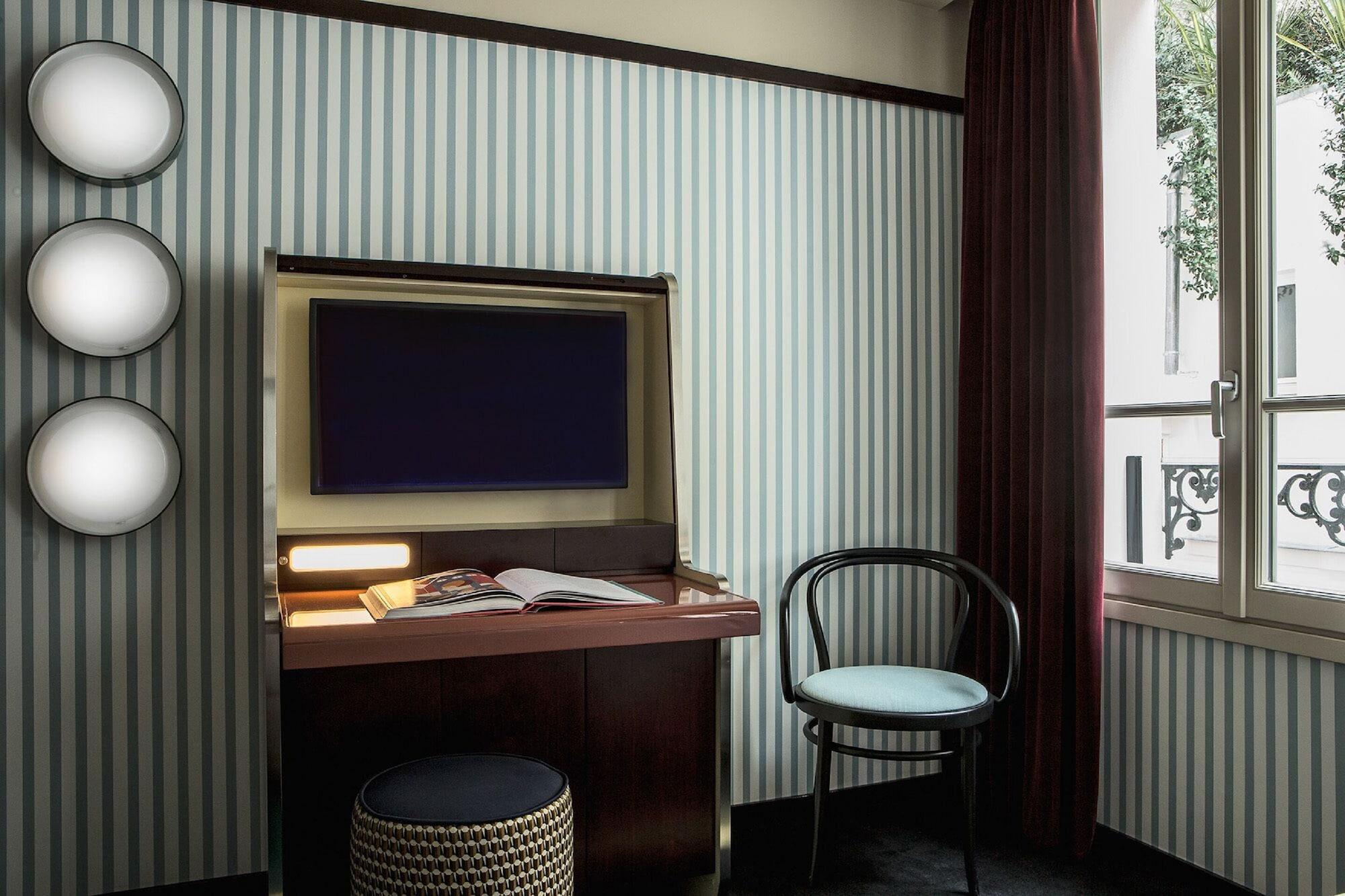 Hotel Du Rond-point Des Champs-elysees - Esprit De France