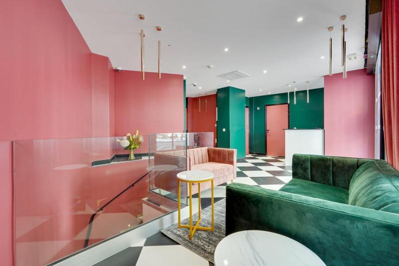 Hotel B Square 3*
