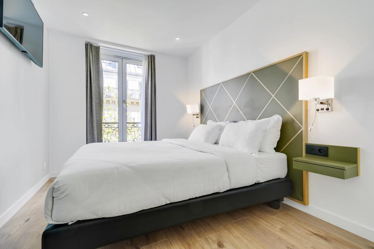 Hotel B Square 3*