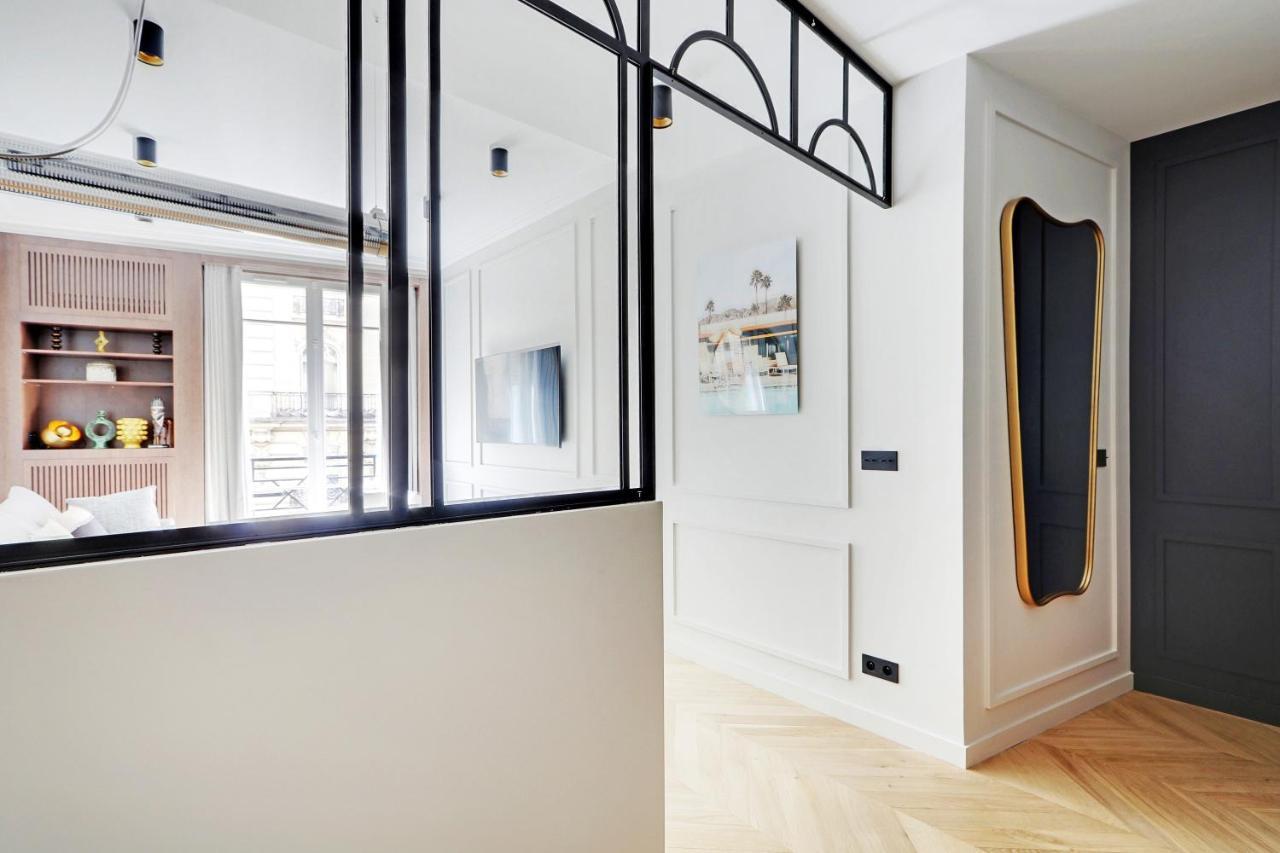 Pick A Flat's In Triangle D'or - Pierre 1er De Serbie *