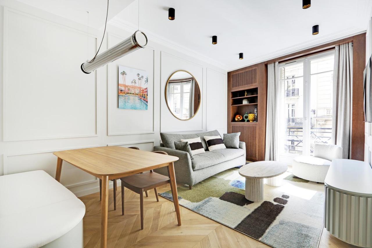 Pick A Flat's In Triangle D'or - Pierre 1er De Serbie * Paris
