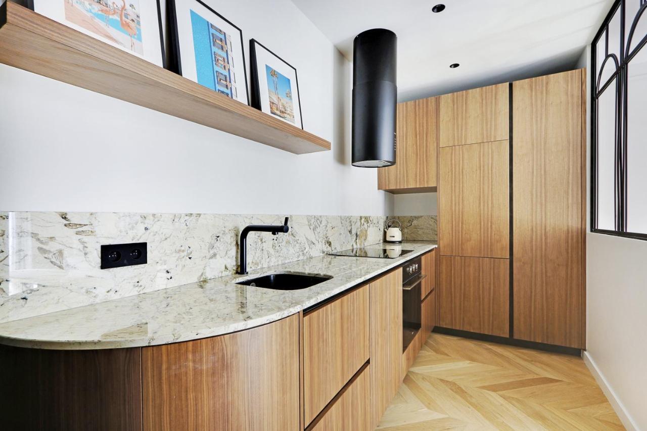 Pick A Flat's In Triangle D'or - Pierre 1er De Serbie Apartment
