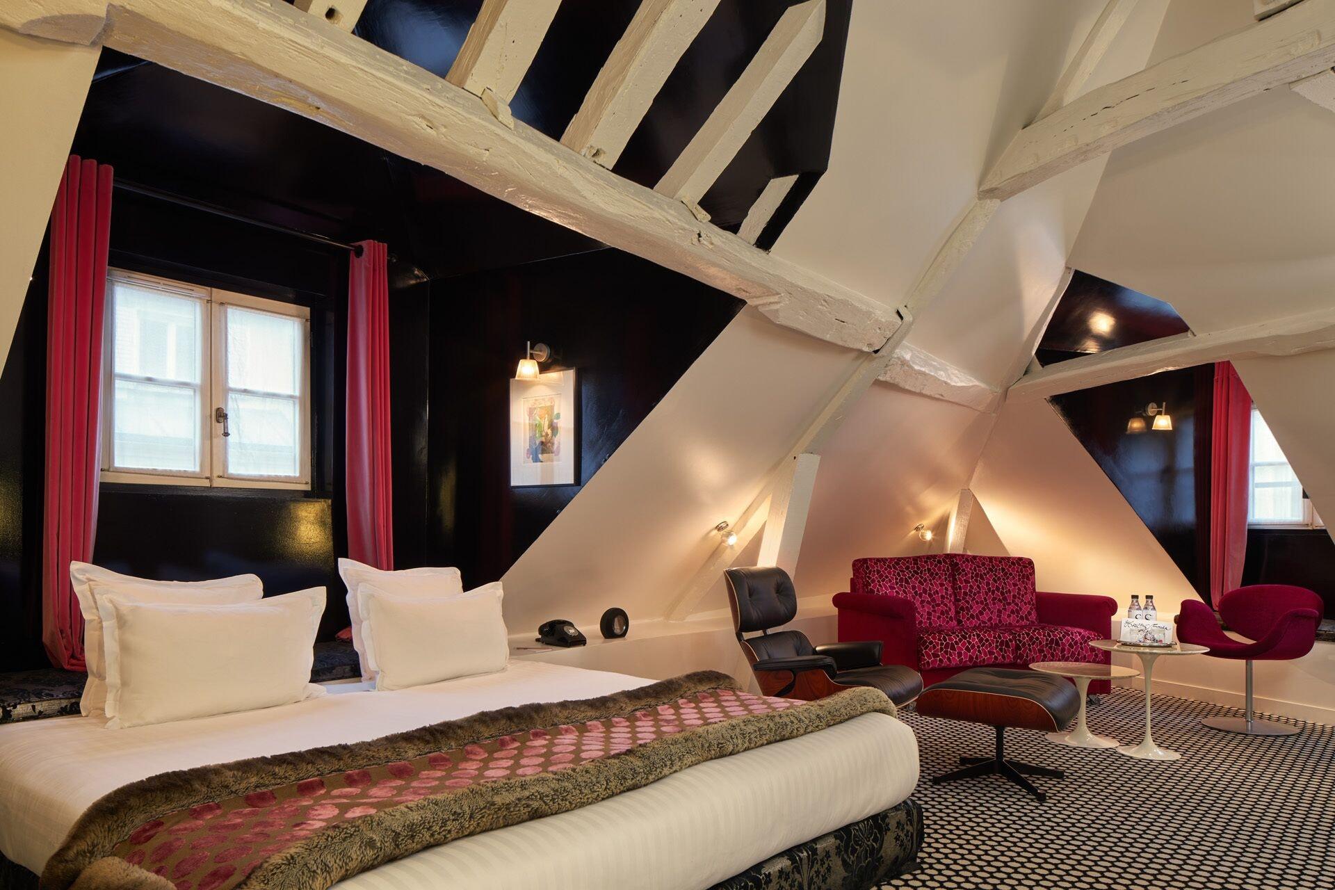 Du Petit Moulin, Haute Couture By Lacroix 4* Paris
