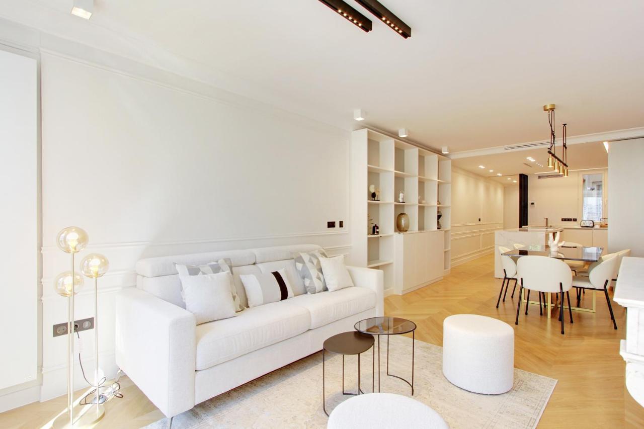 Apartment Stunning With View At The Very Heart Of